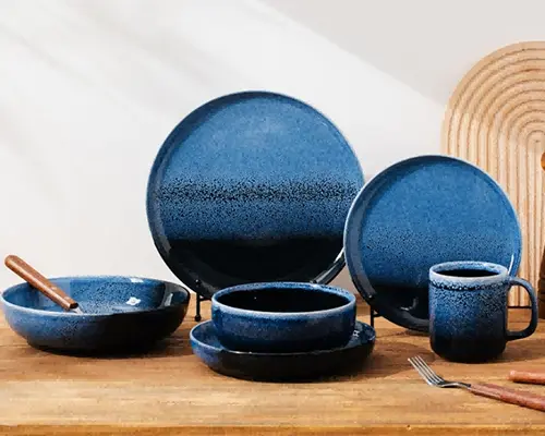 Σε αυτό το μικρό χώρο, η τρυφερότητα του χρόνου είναι θολή